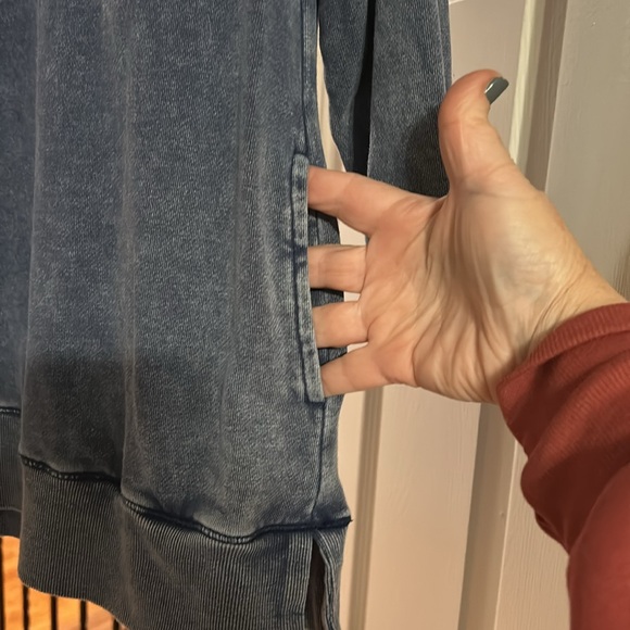 Coldwater creek tunic sweatshirts. Super soft. Size L. Has pockets - Picture 3 of 3